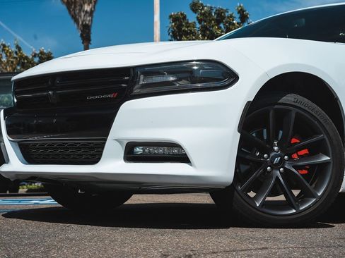Used 2018 Dodge Charger R/T image 2