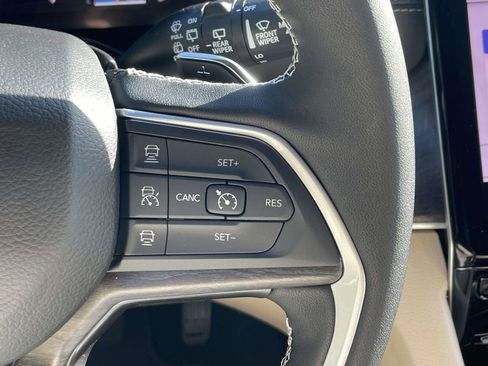 New 2025 Jeep Grand Cherokee L Limited w/ Black Appearance Package image 15