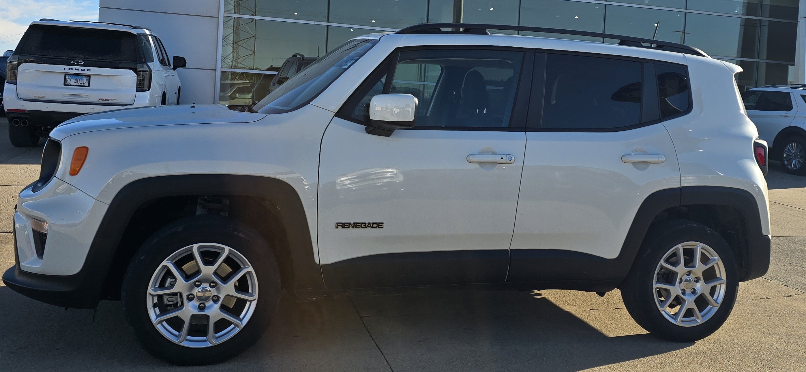 Used 2020 Jeep Renegade Latitude w/ Popular Equipment Group AWD/4WD image 3
