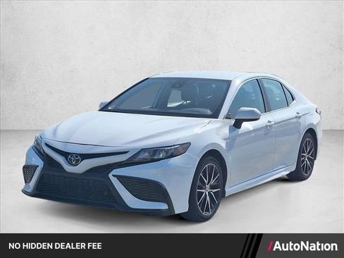 Used 2024 Toyota Camry SE FWD image 1