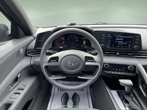 Used 2021 Hyundai Elantra SEL FWD image 25