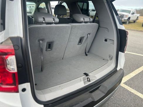 Used 2023 GMC Acadia SLT w/ Preferred Package image 7