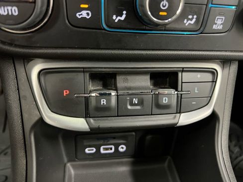 Used 2023 GMC Terrain SLT AWD/4WD image 17
