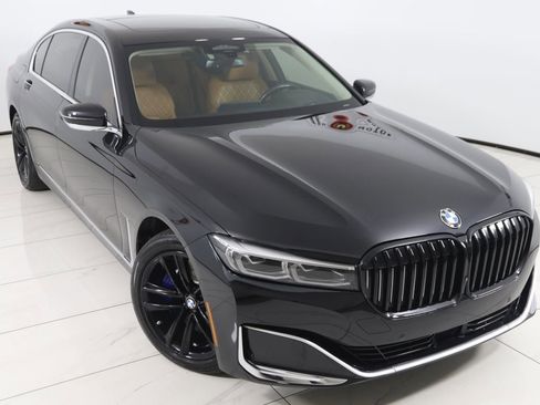Used 2022 BMW 750i xDrive w/ Luxury Rear Seating Package image 26