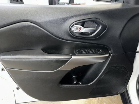 Used 2020 Jeep Cherokee Latitude Plus w/ Cold Weather Group image 7