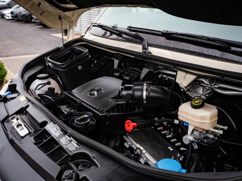 Used 2024 Mercedes-Benz Sprinter 2500 image 38