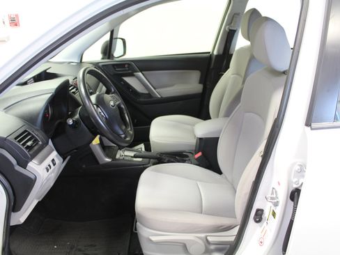 Used 2015 Subaru Forester 2.5i w/ Alloy Wheel Package image 16