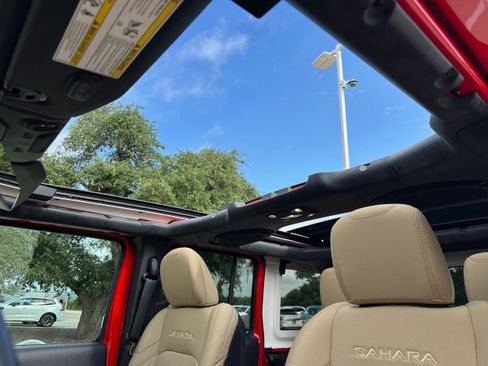 Used 2019 Jeep Wrangler Unlimited Sahara image 23