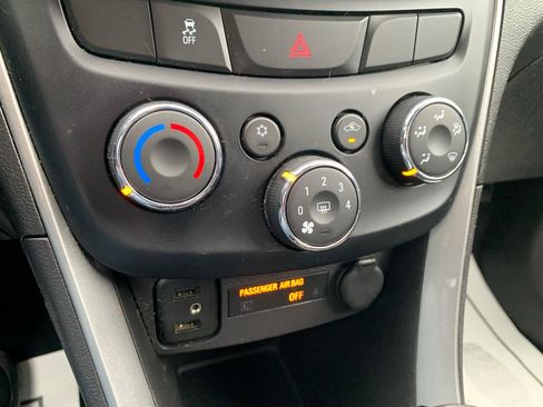 Used 2019 Chevrolet Trax LT w/ Driver Confidence Package AWD/4WD image 17