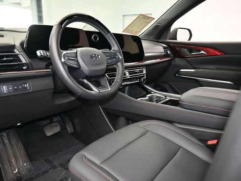 Used 2024 Chevrolet Traverse Z71 w/ Enhanced Driving Package image 12