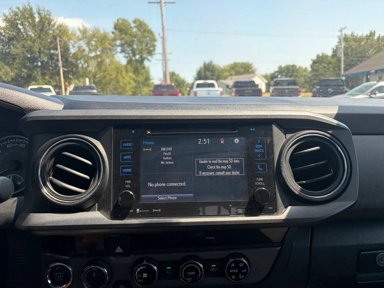 Used 2017 Toyota Tacoma TRD Off-Road w/ Tow Package (A/T) AWD/4WD image 13