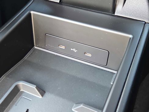 Certified 2025 Porsche 911 Carrera RWD image 29