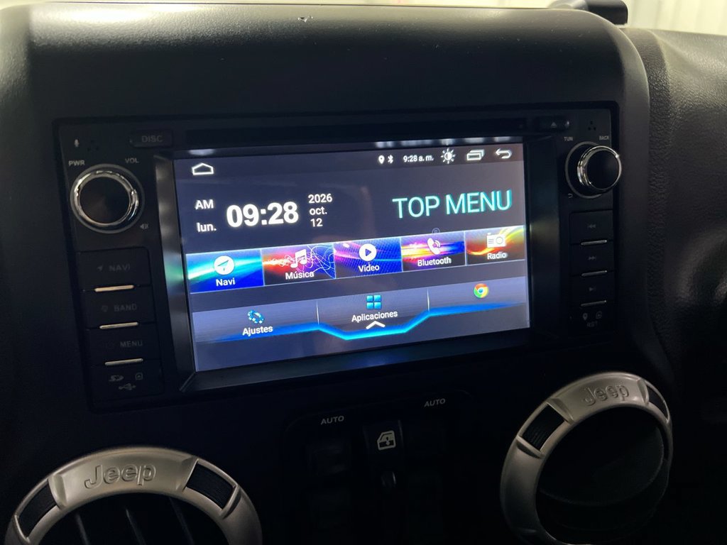 Used 2018 Jeep Wrangler Unlimited Sahara AWD/4WD image 14