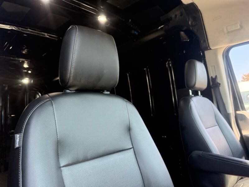 Used 2025 Ford Transit 250 148 Medium Roof RWD image 10