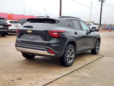 Used 2024 Chevrolet Trax LT image 6