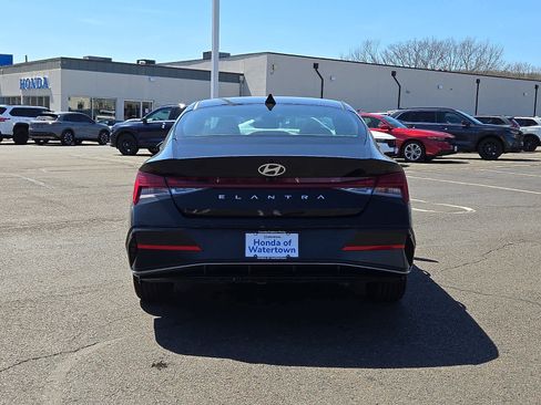 Used 2025 Hyundai Elantra SEL FWD image 6