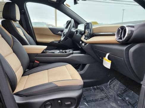 Used 2026 Chevrolet Equinox ACTIV w/ Convenience Package III image 9