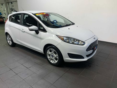 Used 2014 Ford Fiesta SE image 2