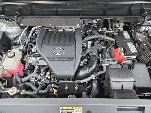 Used 2023 Toyota Highlander LE image 23