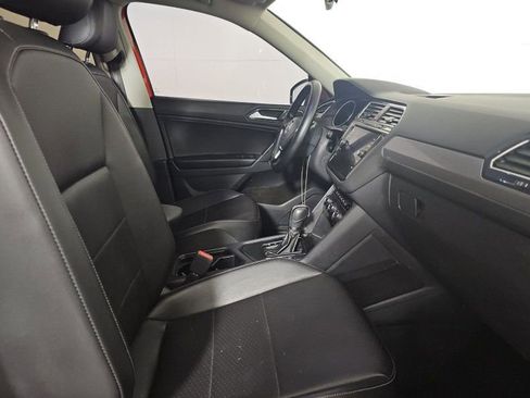 Used 2018 Volkswagen Tiguan SE w/ Panoramic Sunroof Package image 15