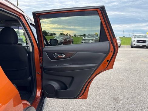 Used 2018 Nissan Rogue SV FWD image 14