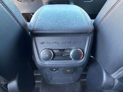 Used 2025 Ford Explorer ST-Line AWD/4WD image 25