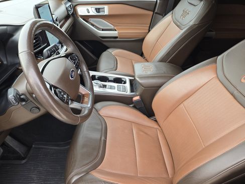 Used 2021 Ford Explorer King Ranch w/ Premium Technology Package image 14