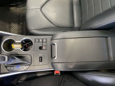 Used 2023 Toyota Highlander XLE AWD/4WD image 31