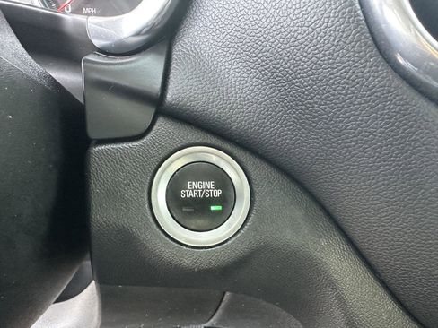 Used 2020 Chevrolet Equinox LT w/ Driver Convenience Package image 29