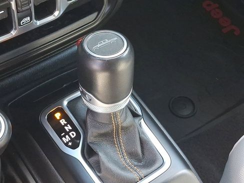 Used 2021 Jeep Gladiator Overland image 16