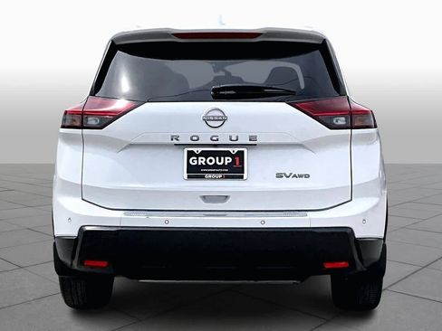 Used 2024 Nissan Rogue SV w/ SV Premium Package image 5