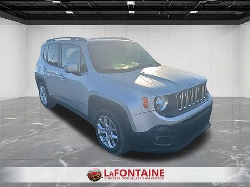 Used 2017 Jeep Renegade Latitude FWD image 5