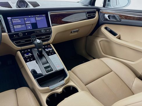 Certified 2023 Porsche Macan AWD/4WD image 25