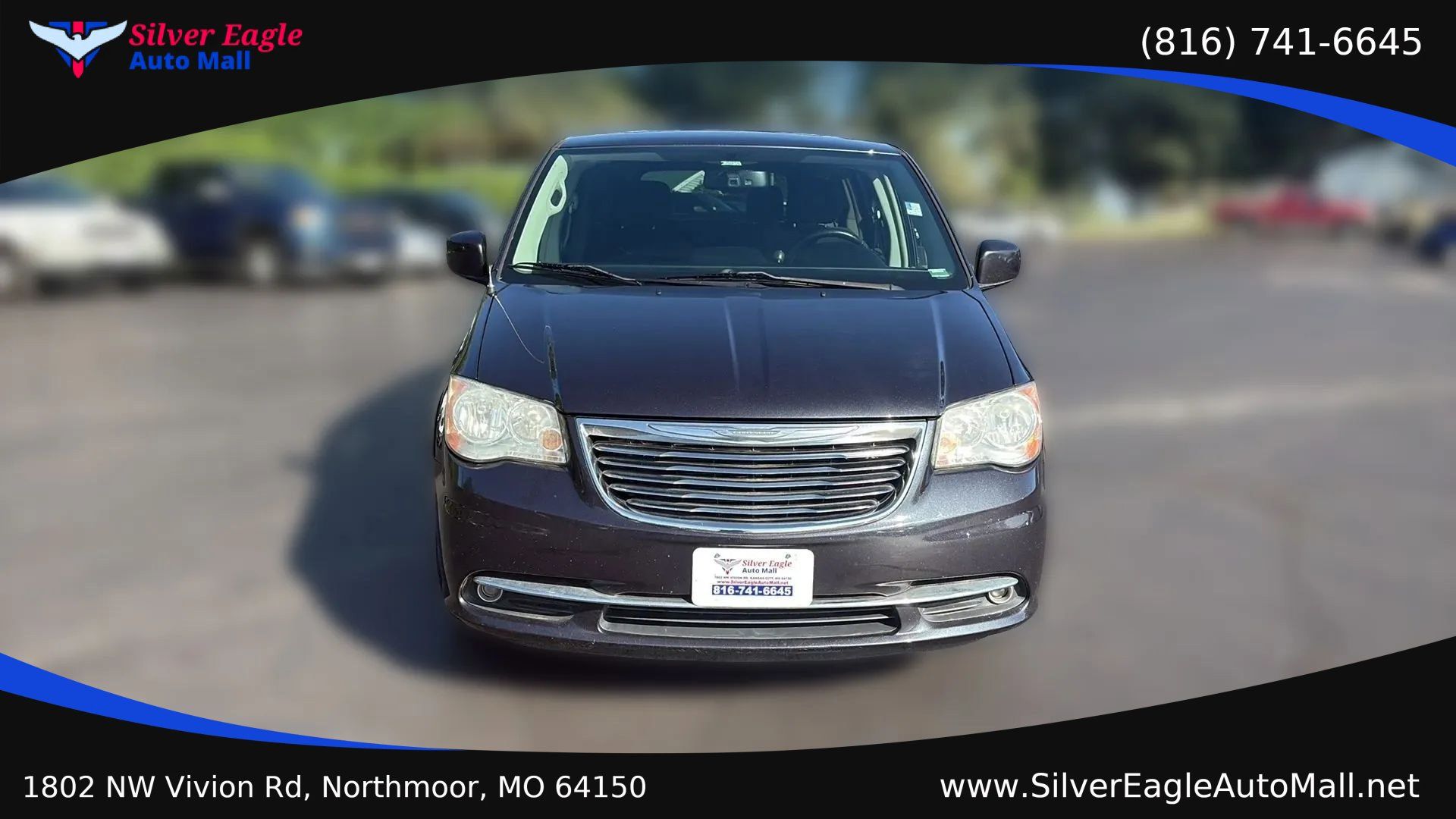 Used 2014 Chrysler Town & Country Touring FWD image 8