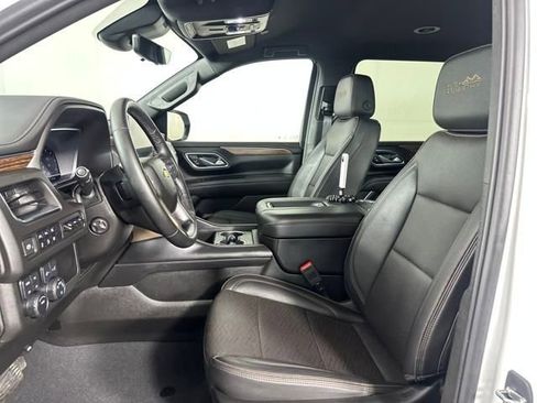 Used 2023 Chevrolet Suburban High Country image 11