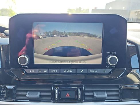 Used 2025 Nissan Pathfinder SV FWD image 28