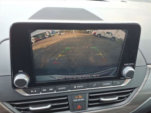 Used 2025 Nissan Altima 2.5 SV FWD image 10