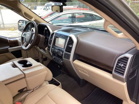 Used 2019 Ford F150 Lariat image 31