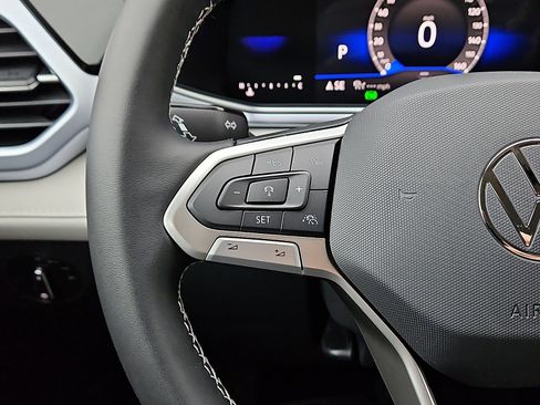 New 2026 Volkswagen Taos SE image 17