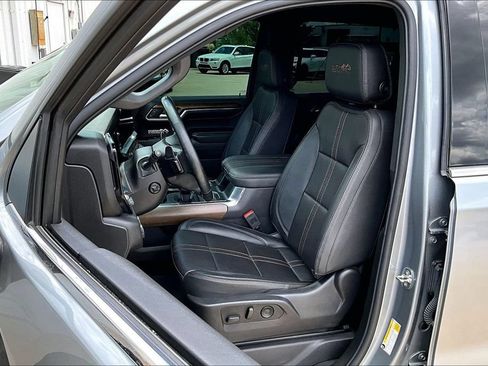 Used 2023 Chevrolet Silverado 1500 High Country w/ High Country Premium Package AWD/4WD image 31
