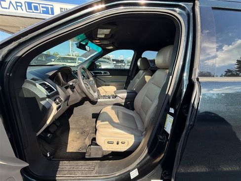 Used 2014 Ford Explorer XLT w/ Equipment Group 202A AWD/4WD image 18