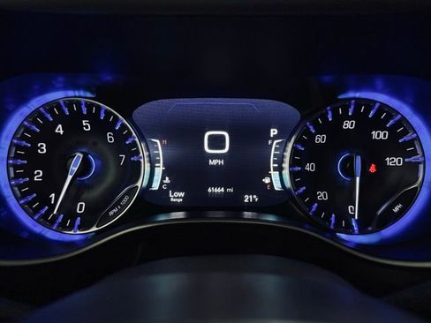 Used 2024 Chrysler Pacifica Touring-L image 32