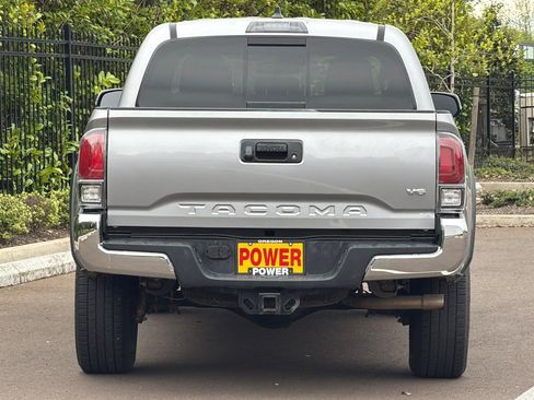 Used 2020 Toyota Tacoma TRD Off-Road image 5