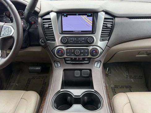 Used 2018 Chevrolet Suburban LT RWD image 19