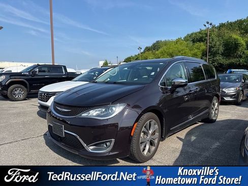 Used 2017 Chrysler Pacifica Limited w/ Advanced Safetytec Group FWD image 1