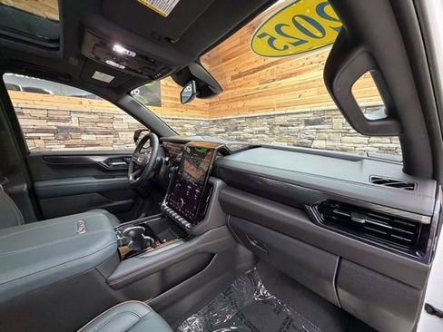 Used 2025 GMC Yukon AT4 image 14
