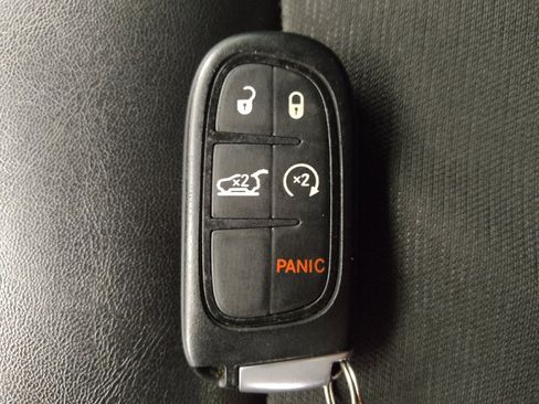 Used 2020 Jeep Cherokee Latitude Plus w/ Comfort/Convenience Group image 32