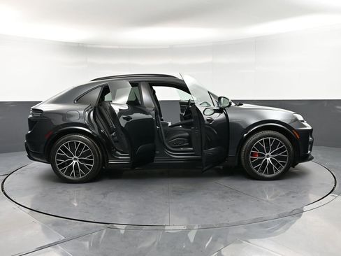 New 2026 Porsche Macan Turbo Electric image 37