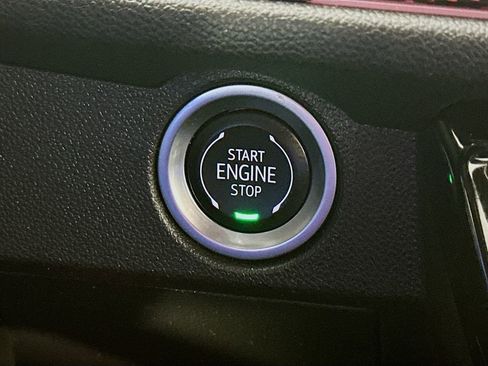 Used 2025 Chevrolet Traverse RS image 28