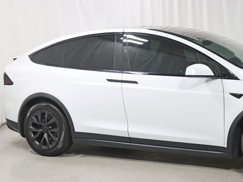 Used 2023 Tesla Model X AWD/4WD image 3